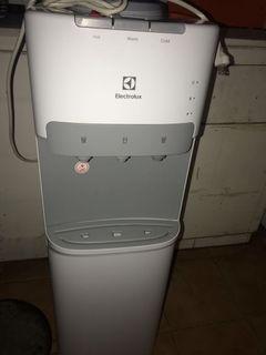 Electrolux hot and cold water dispenser (top load)