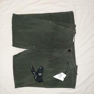 Gucci coudoroy wolf patch pants