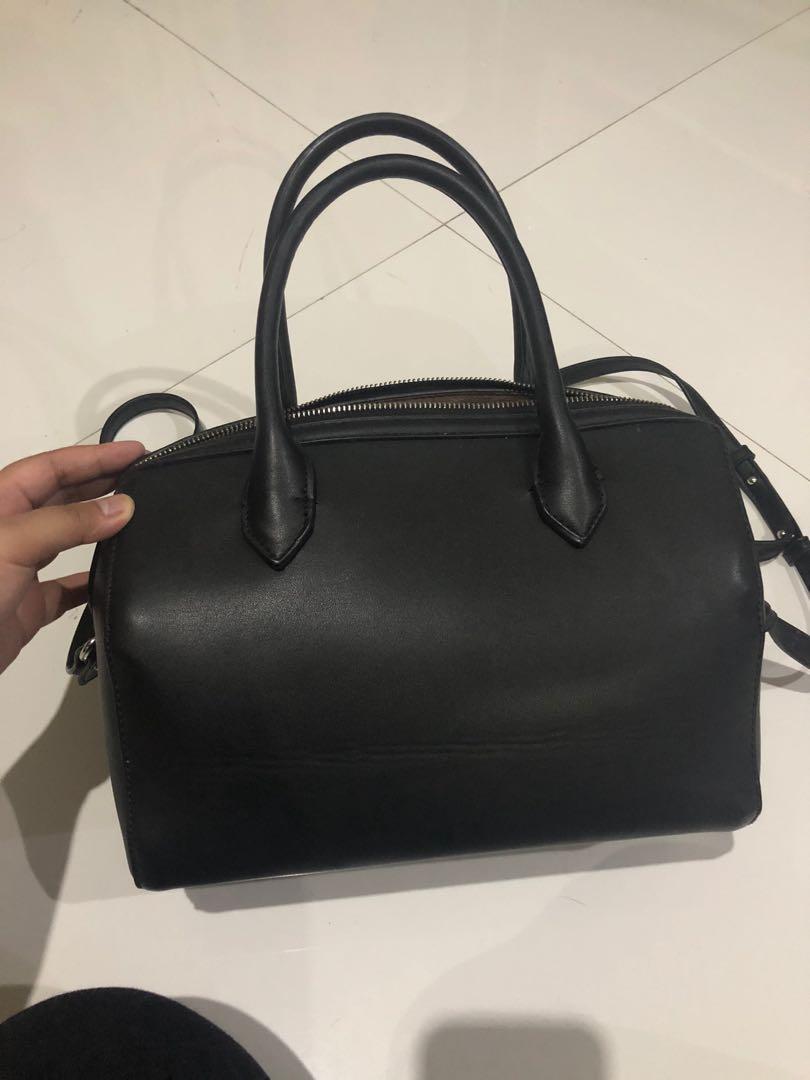 Parfois Faux Leather Handbag (Category: Tote Bags) located in Taguig. Submitted by donjon01 (Listing ID 1035239059, Image 1). Description: Handbag in great condition :) small dot from make up stain, otherwise 9/10 condition. .