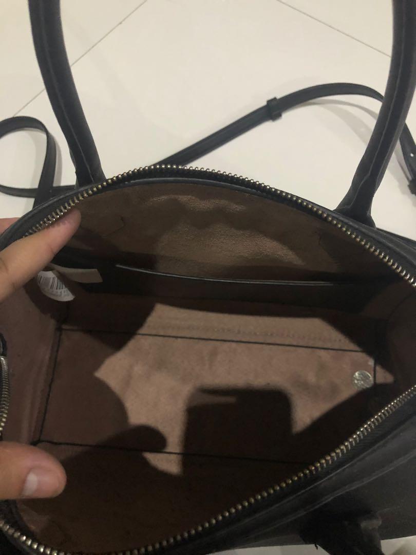 Parfois Faux Leather Handbag (Category: Tote Bags) located in Taguig. Submitted by donjon01 (Listing ID 1035239059, Image 2). Description: Handbag in great condition :) small dot from make up stain, otherwise 9/10 condition. .