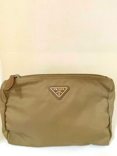 (Category: ) located in . Submitted by branded_luxe (Listing ID 1035166302, Image 1). Description: .