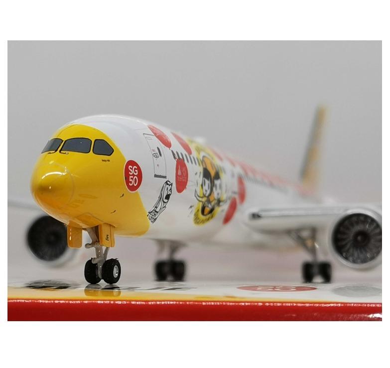 Singapore Scoot Airline Boeing 787-9 Dreamliner Model (1:400