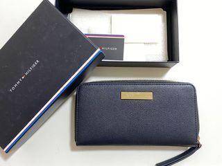 Tommy Hilfiger zip around wallet