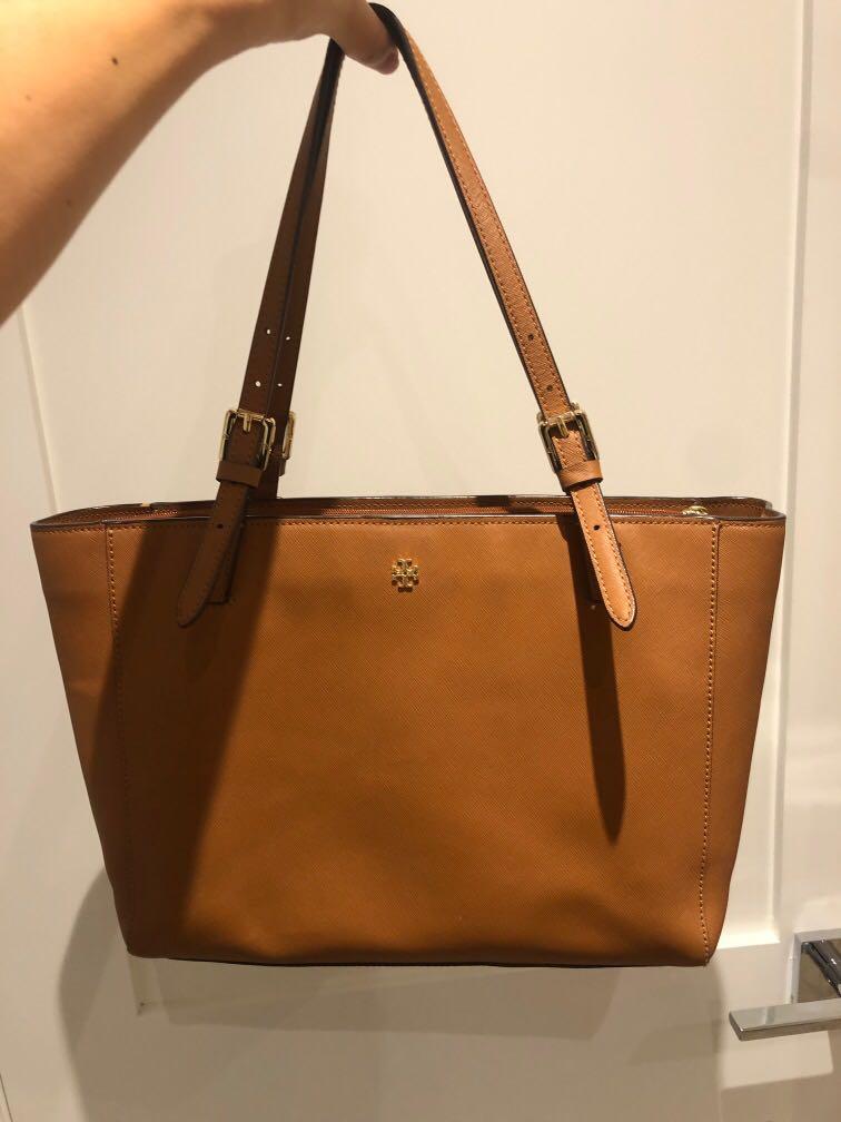 tory burch tote tan