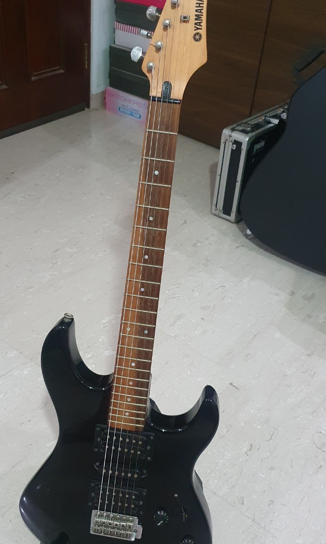 Yamaha ERG121 Electric Guitar, Hobbies & Toys, Music & Media, Musical ...