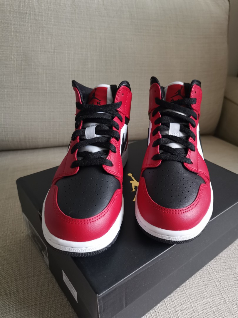 Air Jordan 1 Mid Chicago, Women's Fashion, Footwear, Sneakers on Carousell