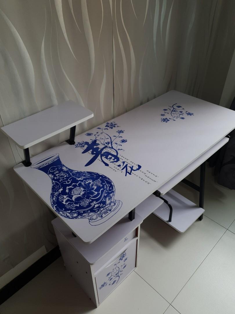 Computer Table (Category: Tables & Sets) located in Singapore. Submitted by jia_li (Listing ID 1035331820, Image 3). Description: 💥Almost New Length-39.5 Inches Width-18 Inches Height-35 Inches 💥Self Collect at Buangkok green.