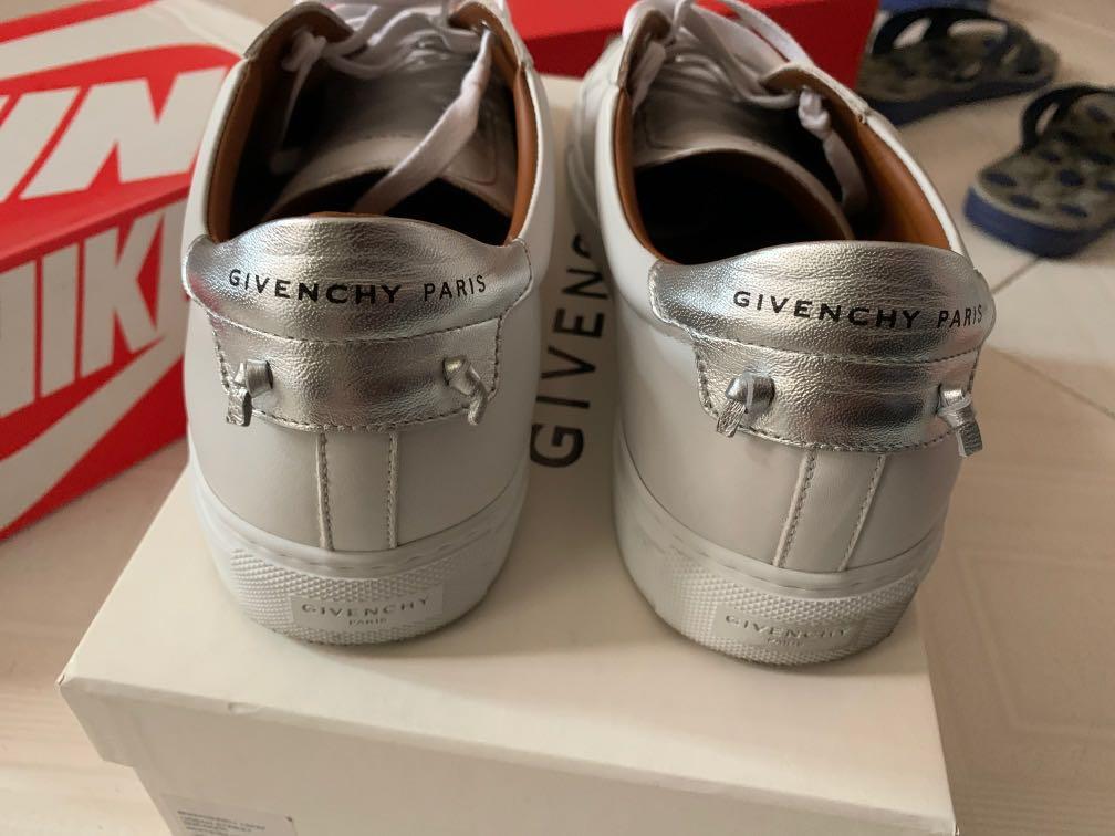 Givenchy （分類：波鞋）位於 Hong Kong。 由 ctszc126 提交（商品編號 1035349853，圖片 4）。簡介： 著過幾次有鞋盒冇鞋袋。 eu 42。