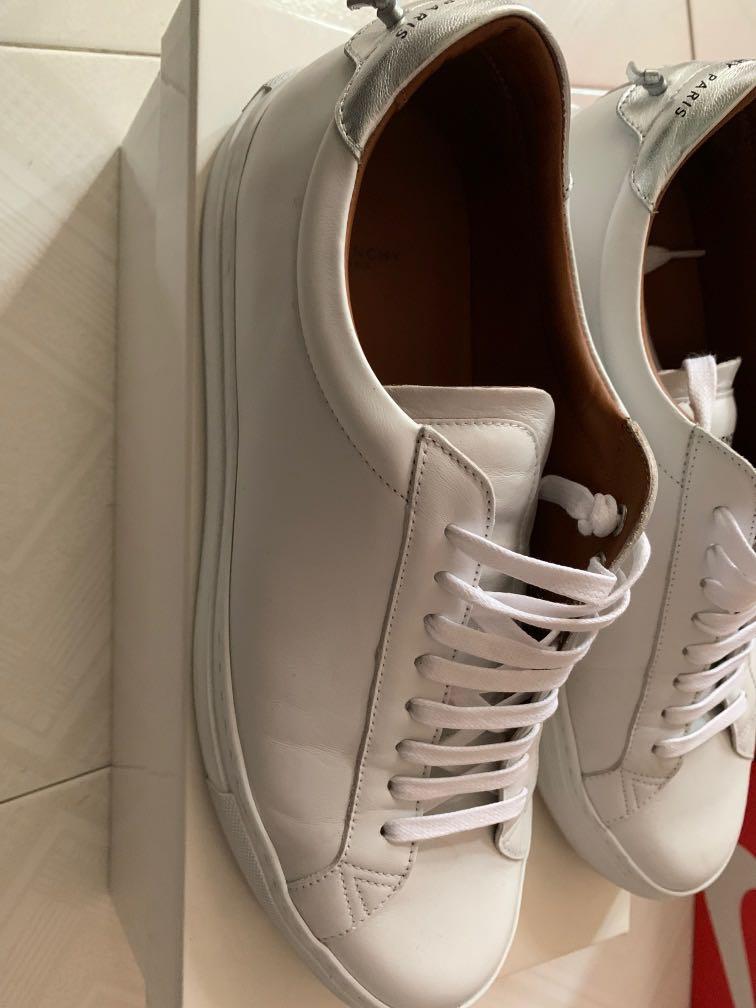 Givenchy （分類：波鞋）位於 Hong Kong。 由 ctszc126 提交（商品編號 1035349853，圖片 5）。簡介： 著過幾次有鞋盒冇鞋袋。 eu 42。