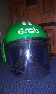 Helm warna hijau