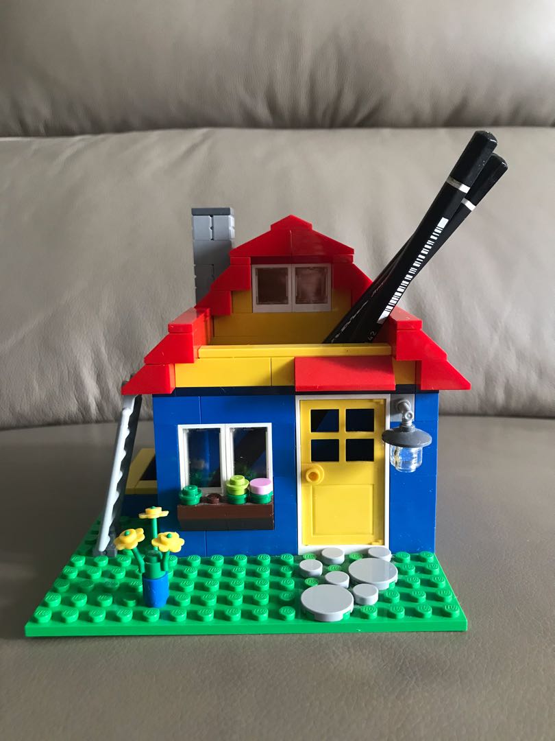 Lego pencil pot 40154 hot sale