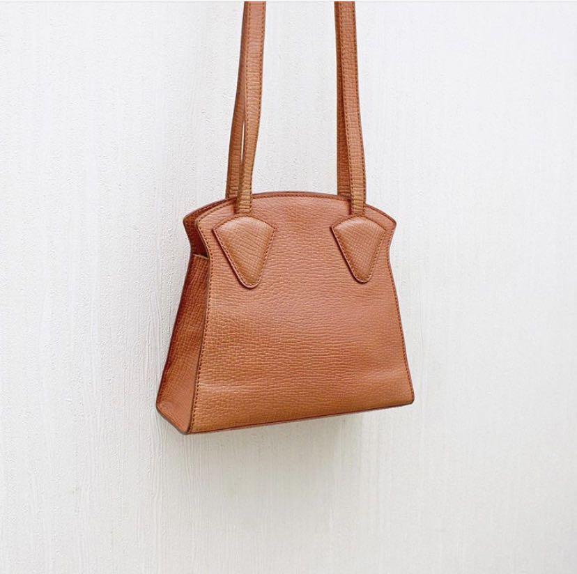 Loewe Vintage Geometric Shoulder Bag Luxury Bags Wallets on