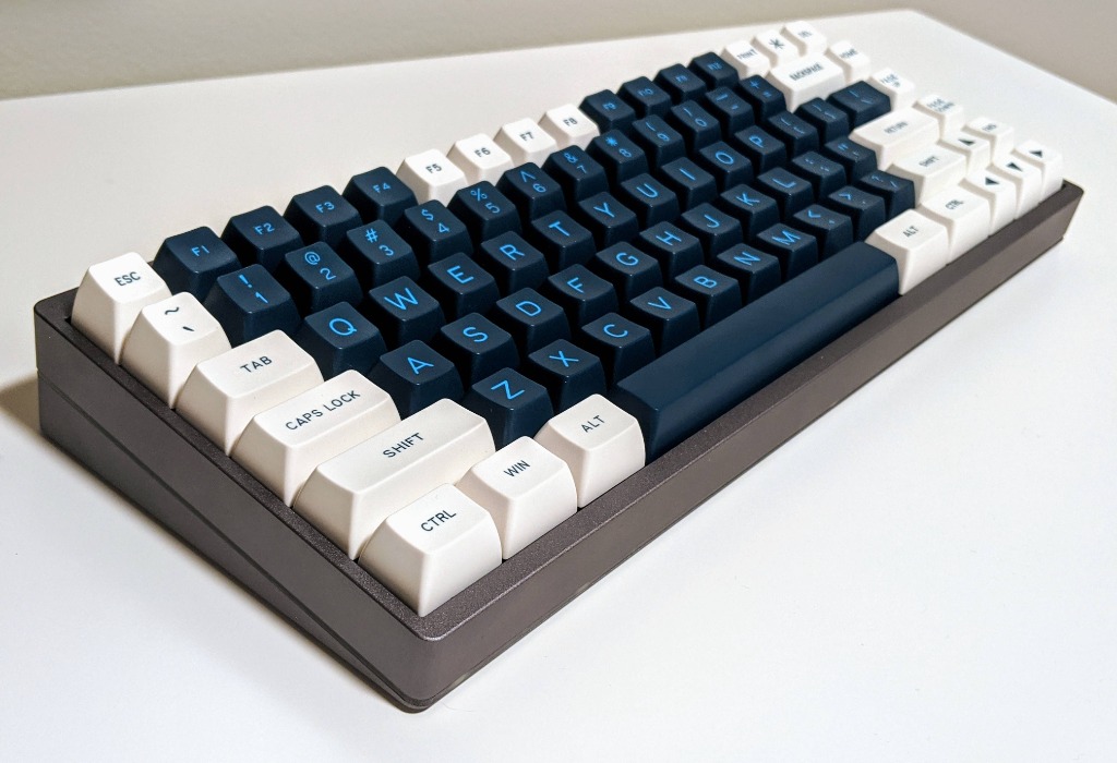 Maxkey White and blue keycap set, Computers & Tech, Parts & Accessories