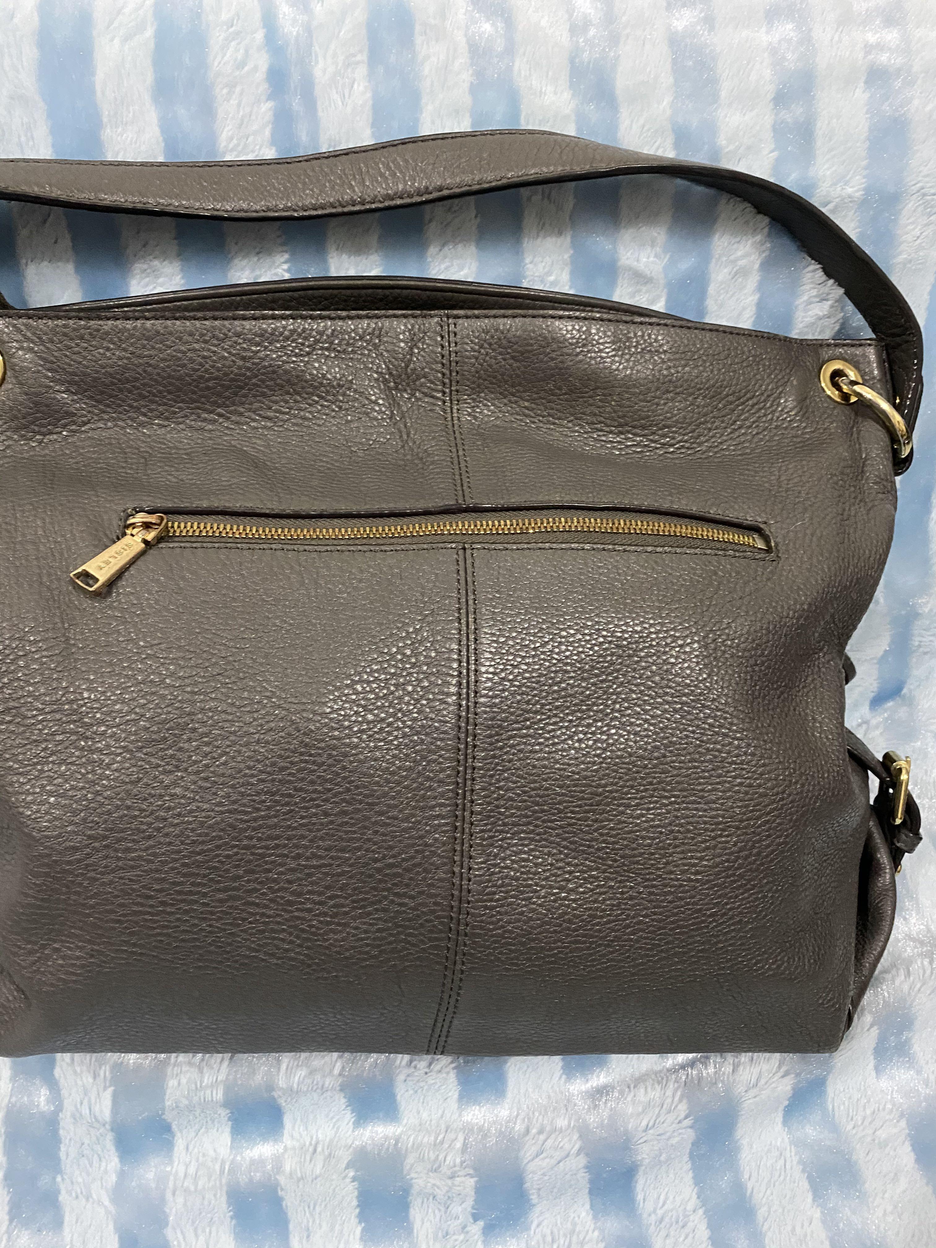 Original Sisley Gray Shoulder Bag (Category: Shoulder Bags) located in Quezon City. Submitted by seriliz (Listing ID 1035498553, Image 2). Description: Preloved Authentic Sisley Shoulder Bag - gold hardware - preloved - soft leather but no cracks .