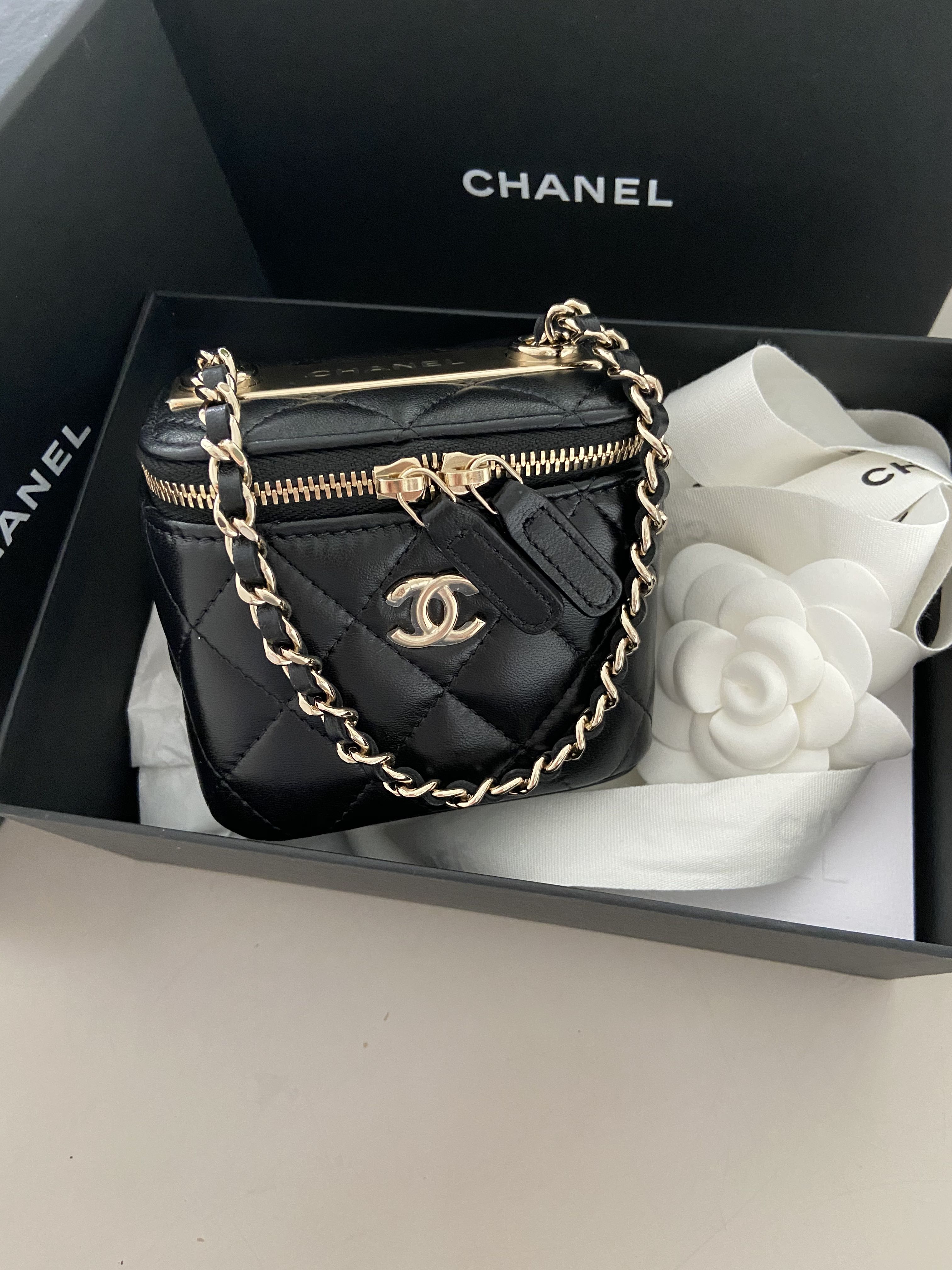 Chanel 21A TOP Handle VANITY Mini CLUTCH with Chains Black