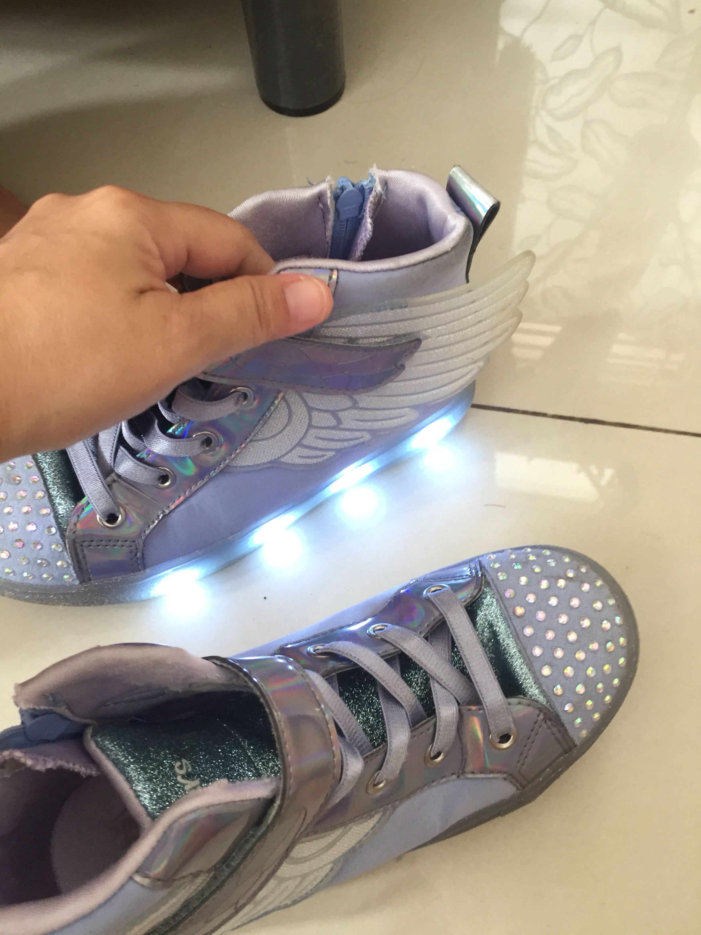 Skechers shop sparkle wings