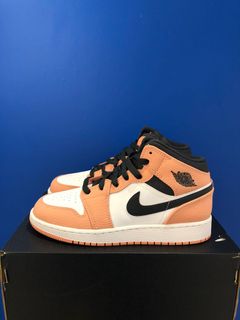 (Category: ) located in . Submitted by sneakerlegit17 (Listing ID 1035683898, Image 1). Description: .