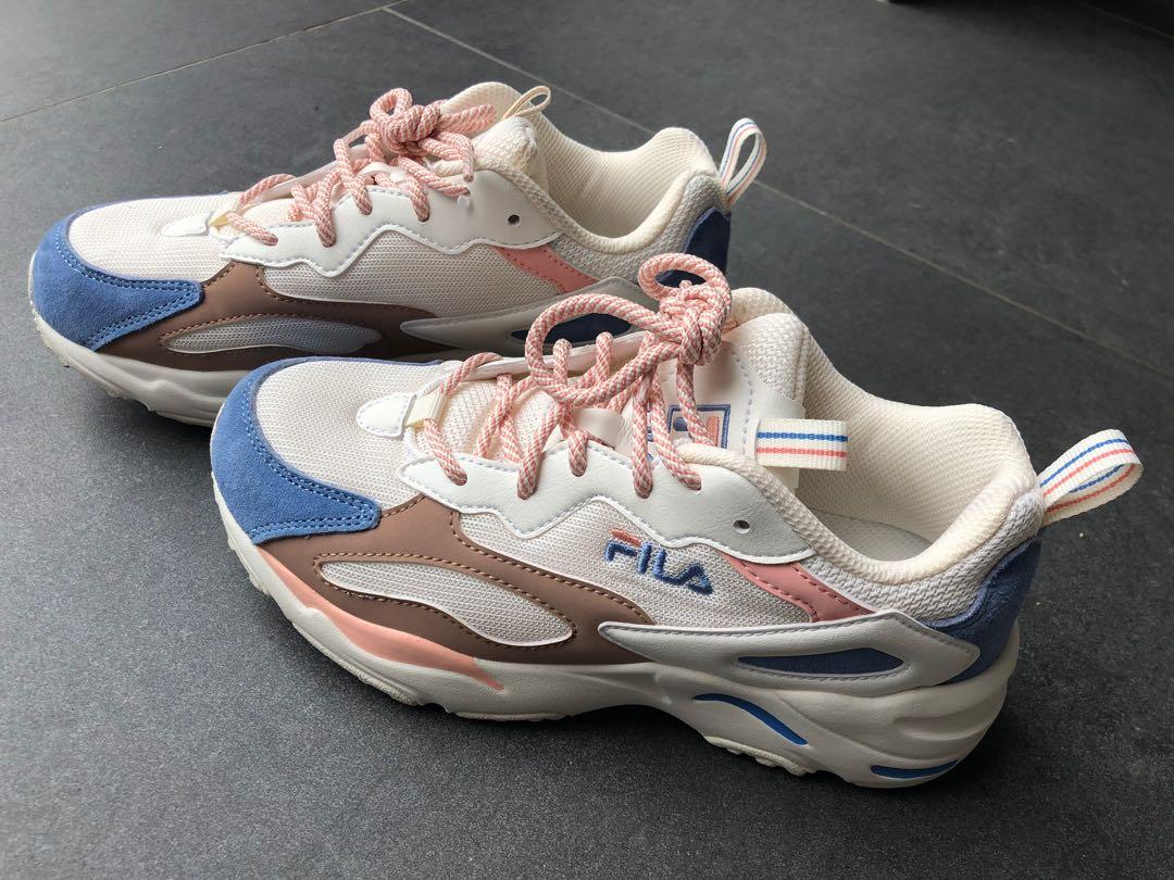 FILA WOMEN RAY TRACER Women s Fashion Footwear Sneakers on Carousell