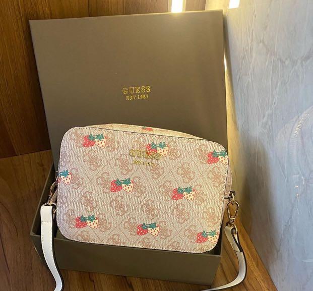 Guess Bag Strawberry serries ori Barang Mewah Tas Dompet di Carousell