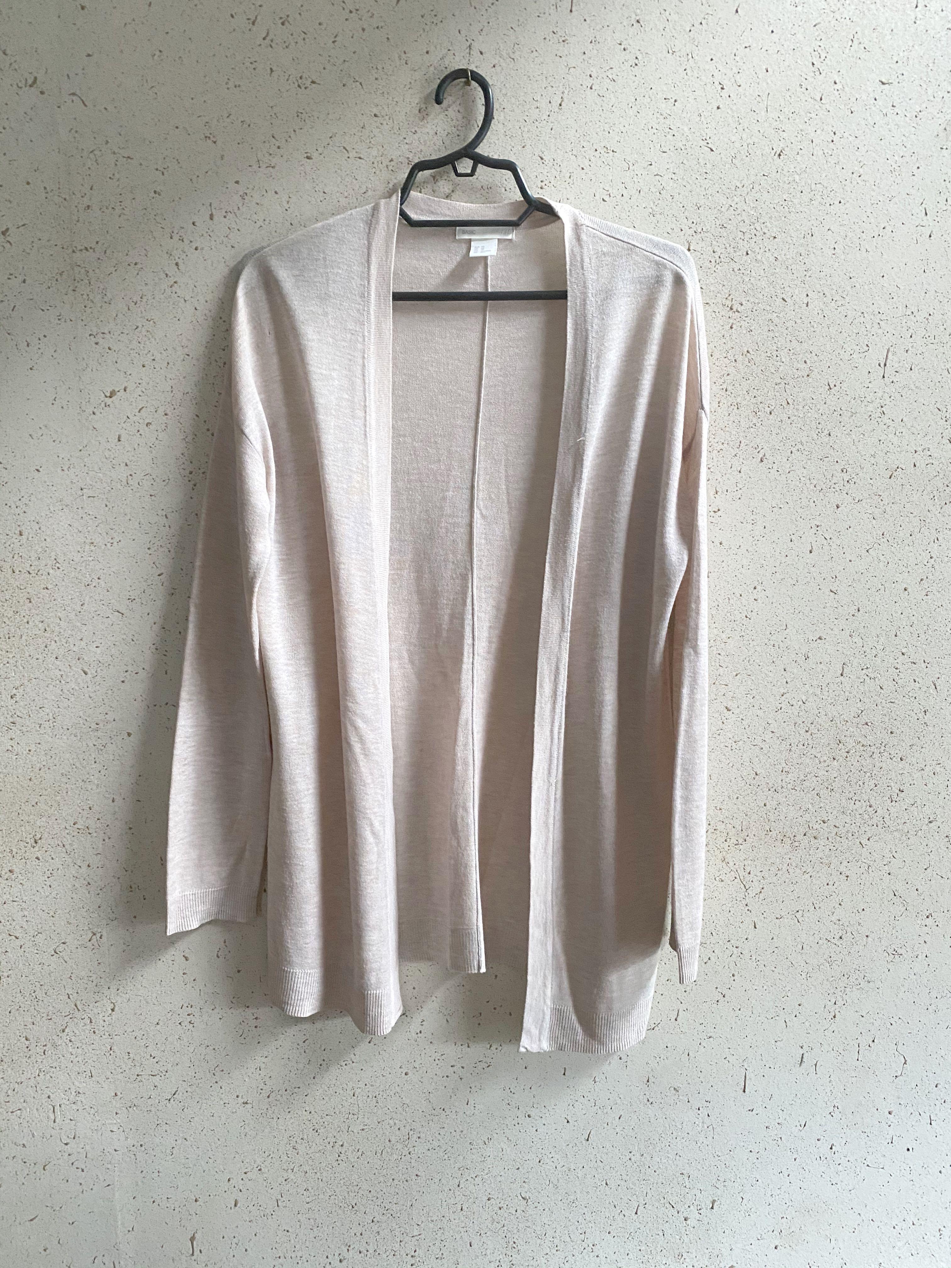 H&M light sweater (Category: Coats, Jackets and Outerwear) located in Cebu City. Submitted by trinating (Listing ID 1035661844, Image 1). Description: Slightly used h&m long beige sweater Size XS 📍pickup: ESDI Magallanes (office hours) 📍pickup: Banawa, Cebu City residence 📍Meetup: 711 next to MHAM Banawa 🛵Delivery: Lalamove/ Grab delivery 💎MOP: BDO/ MBTC/ Gcash (NO cod) 📱PM for details on preferred MOP 📱PM for complete address for pickups 