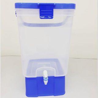 Portable water dispenser