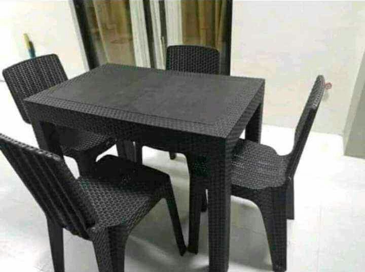 plastic dining table with 4 chairs