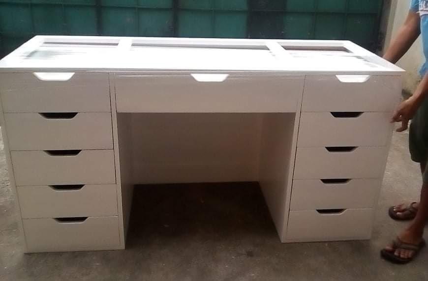 Sale Vanity Table With Glass Top Home Furniture Furniture Fixtures Tables Chairs On Carousell