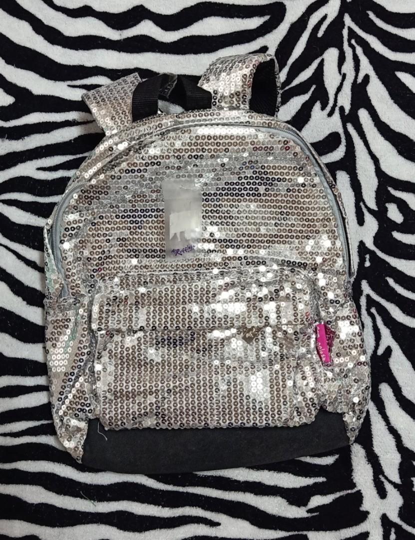 SILVER BACKPACK (Category: Backpacks) located in Quezon City. Submitted by hr_tin88 (Listing ID 1035623858, Image 1). Description: .