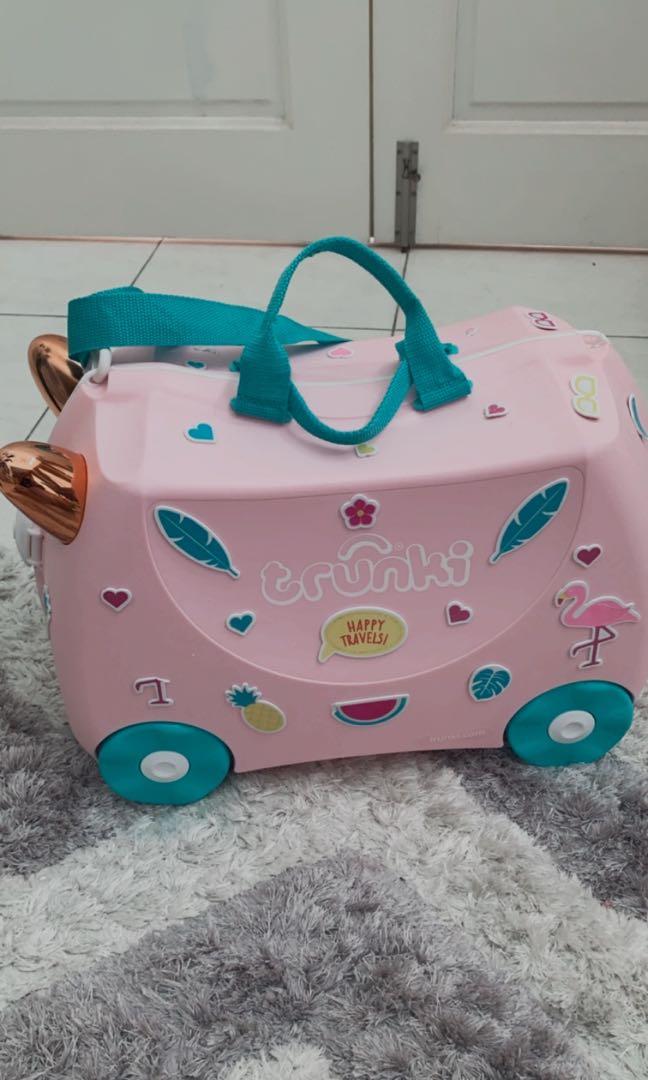 Trunki flamingo store