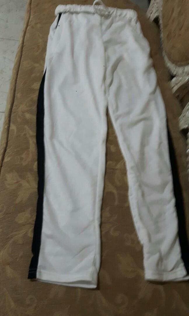 White on sale jogging pants