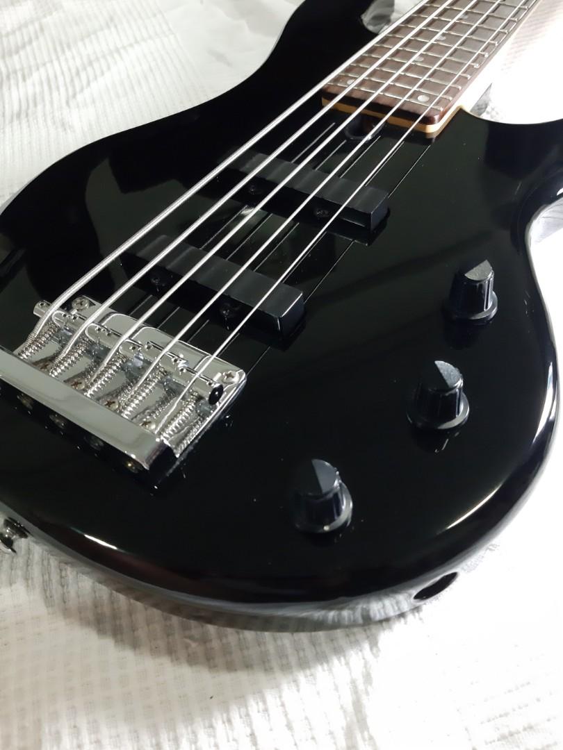 Yamaha BBN5 5 Strings Bass guitar, Hobbies & Toys, Music & Media