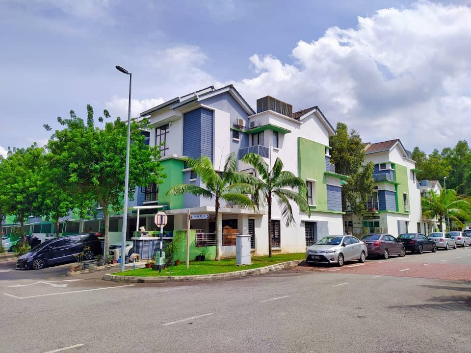 1 5 Storey Townhouse Park Villa Bandar Bukit Puchong 2 Puchong Selangor Property For Sale On Carousell It is 0.9km from the beach with 56 villa units completed in october of 2009. 1 5 storey townhouse park villa