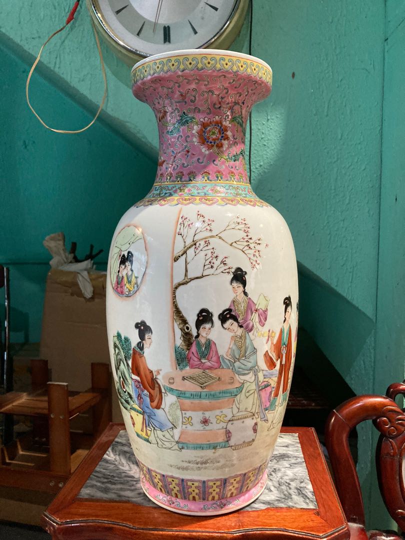 中国人物粉彩花瓶-