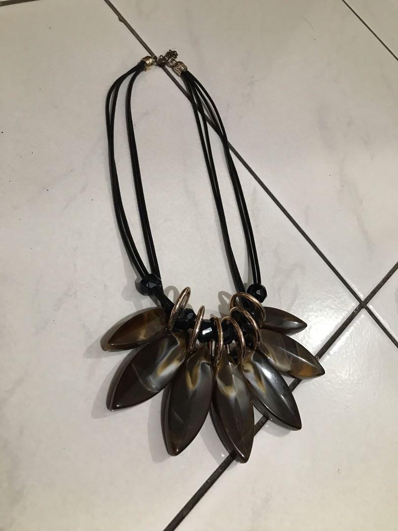 Brown Necklace Fesyen Wanita Perhiasan Di Carousell