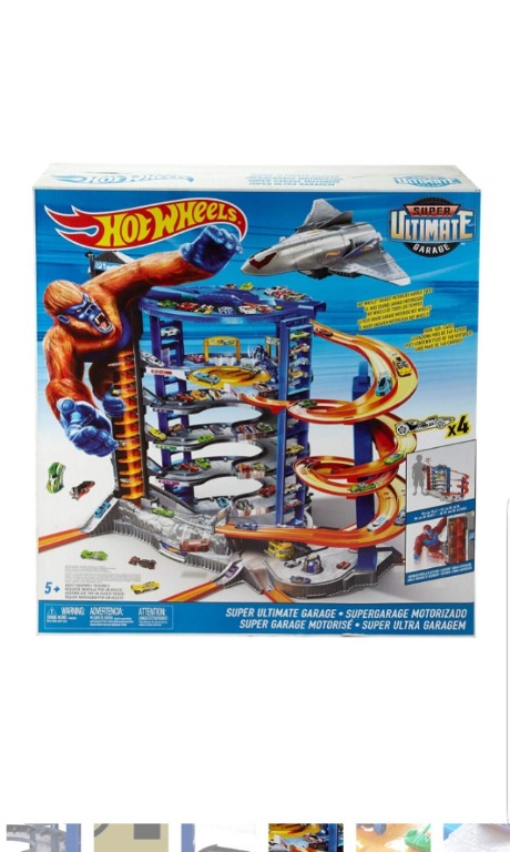 Hot Wheels Super Ultimate Giant Jumbo Garage Race Track Playset