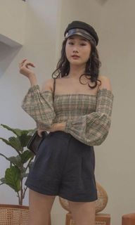 (Category: ) located in . Submitted by ohmywardrobe (Listing ID 1035925404, Image 1). Description: .