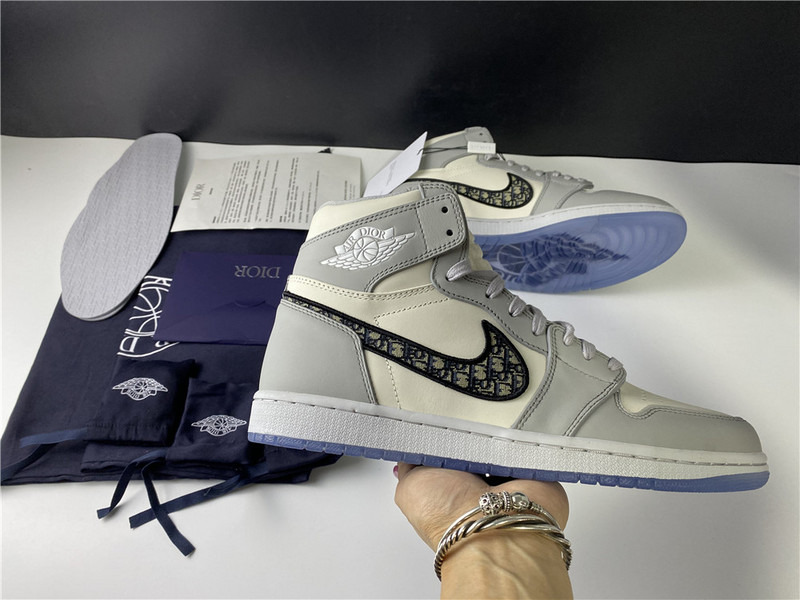 Jordan sales dior basket