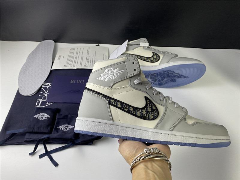 Basket jordan dior prix hot sale