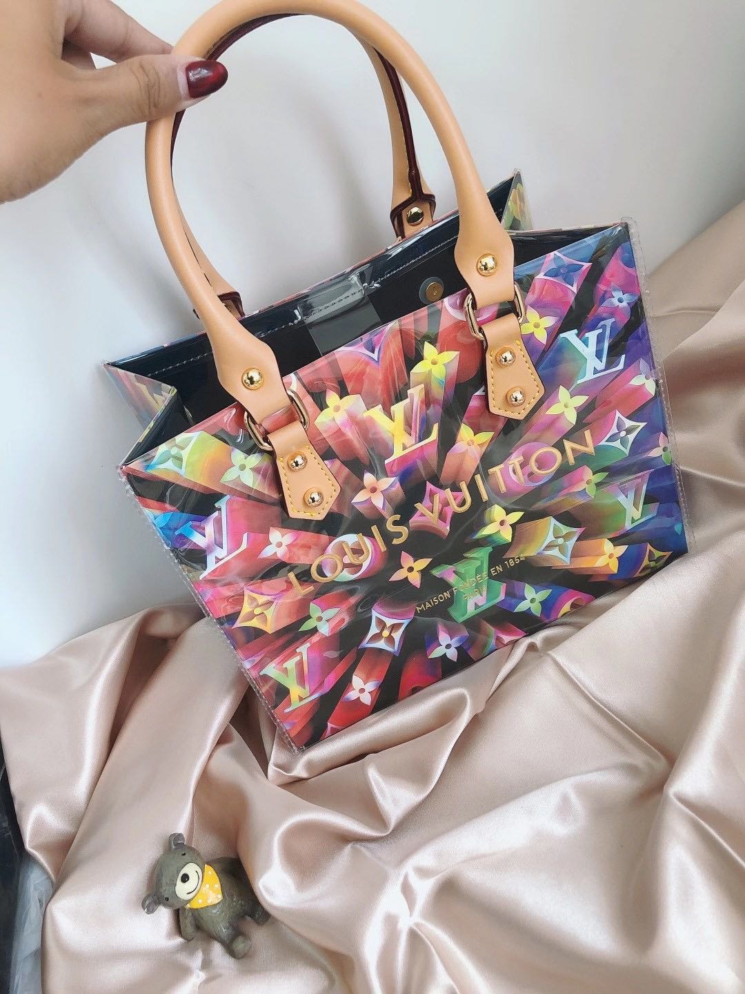 Redesign Authentic LV PAPER BAG into handbag, Women's Fashion