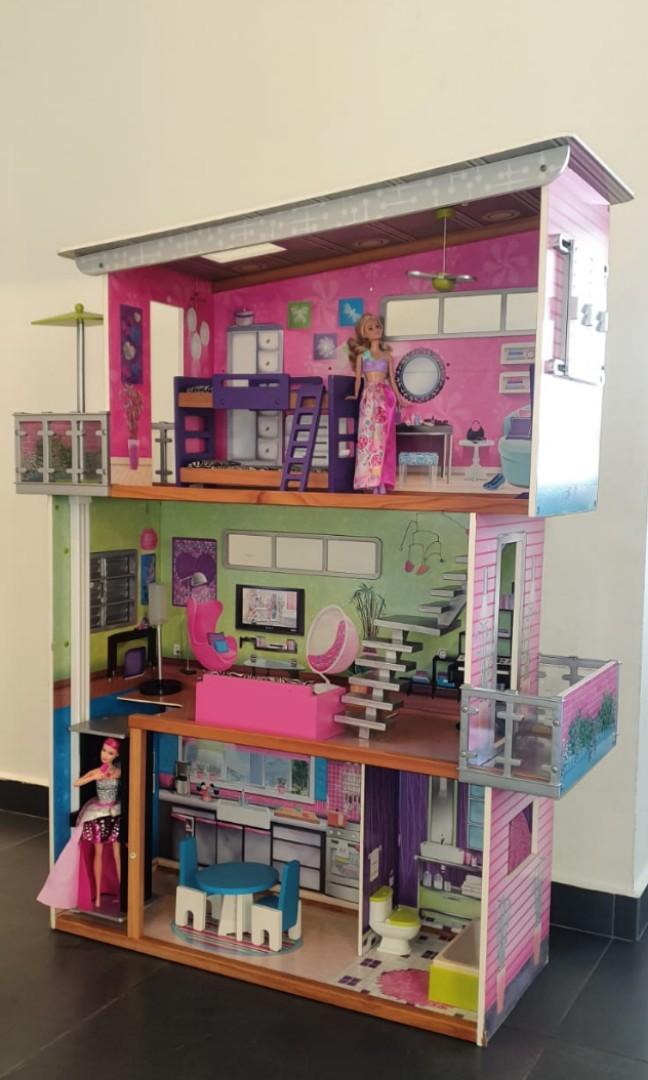 Huge barbie deals doll house