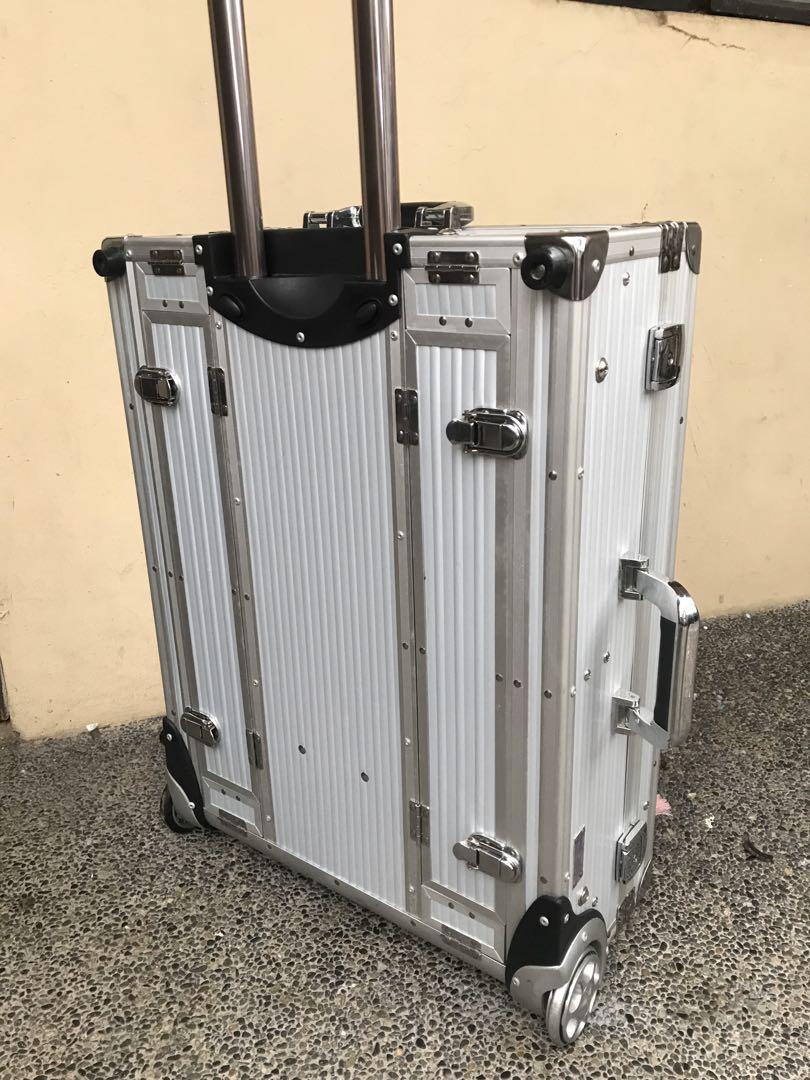 Japan SUESH Biggest size Traincase with feet (Category: Face Care) located in Quezon City. Submitted by whatsinmyclosett (Listing ID 1035776531, Image 3). Description: .