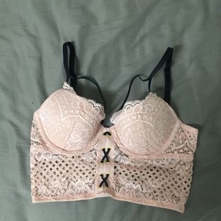 (Category: ) located in . Submitted by itsyoursnowdarling (Listing ID 1035903568, Image 1). Description: .