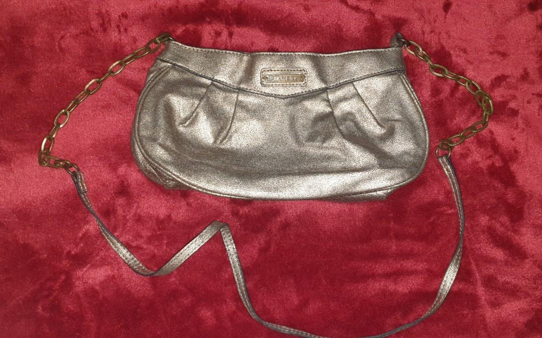 MANGO Vintage Sling Bag (Category: Cross-body Bags) located in Manila. Submitted by lylmaster (Listing ID 1035897973, Image 1). Description: MANGO Vintage Style Sling Bag Preloved, UNUSED 💯💯💯 Guaranteed Authentic Shipping c/o Buyer.