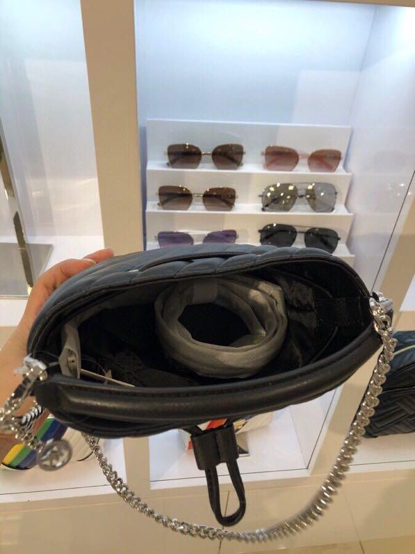 MICHAEL KORS SURI SMALL BUCKET CROSSBODY, Women's Fashion, Bags & Wallets,  Purses & Pouches on Carousell