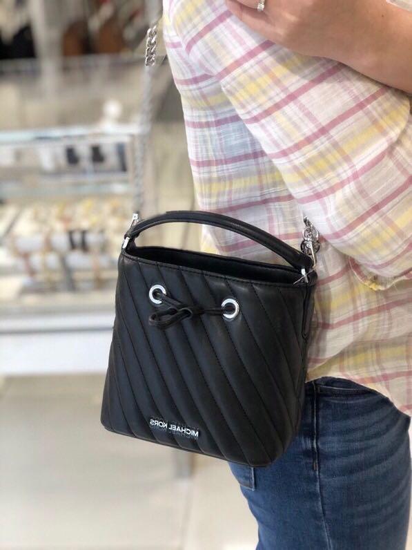 Michael Kors Suri Small Bucket Bag, Women's Fashion, Bags & Wallets, Purses  & Pouches on Carousell