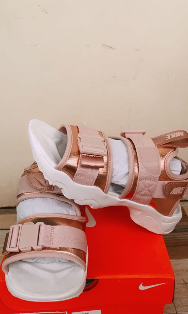 Nike canyon sandal pink store