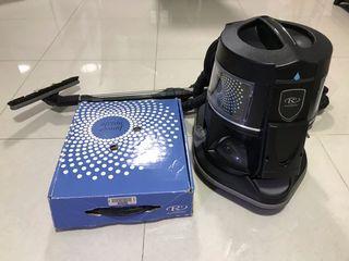 Rainbow E2 Vacuum Cleaner in good condition