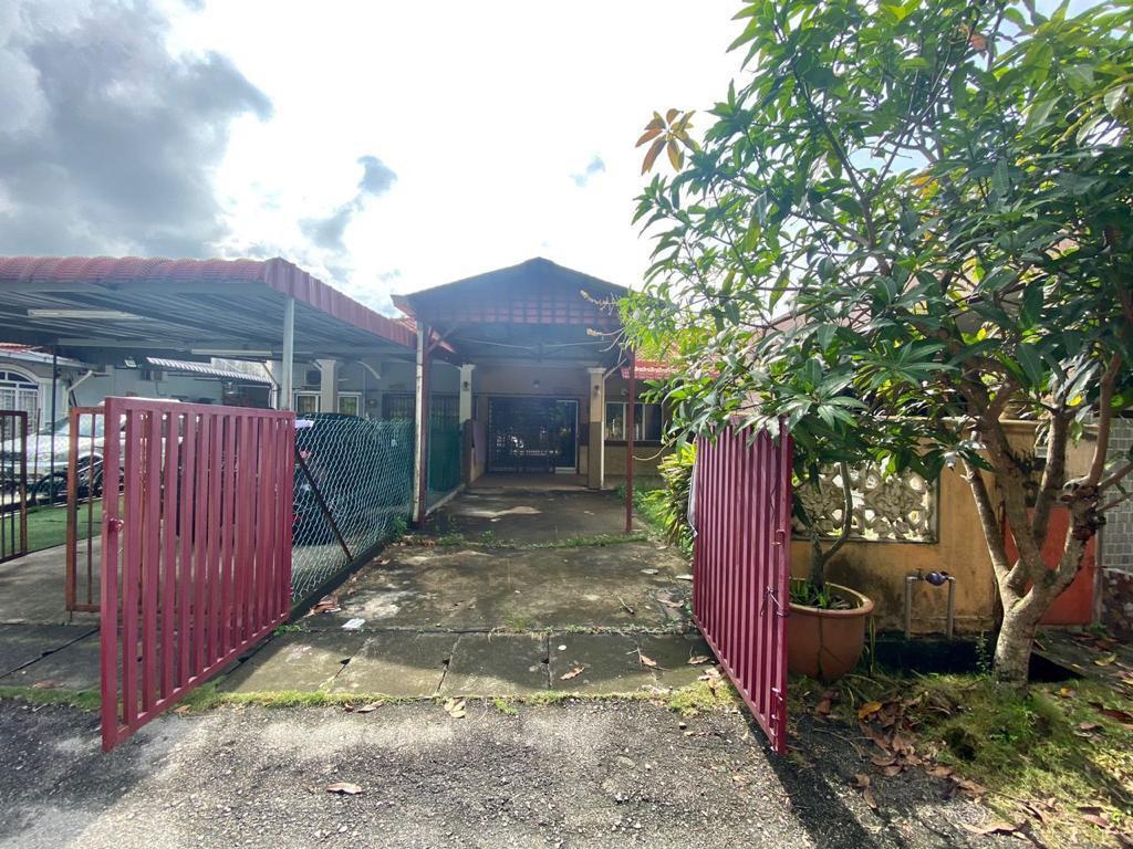 Rumah Teres Setingkat Cantik Luas Di Jalan Jambu Meru Klang Property For Sale On Carousell