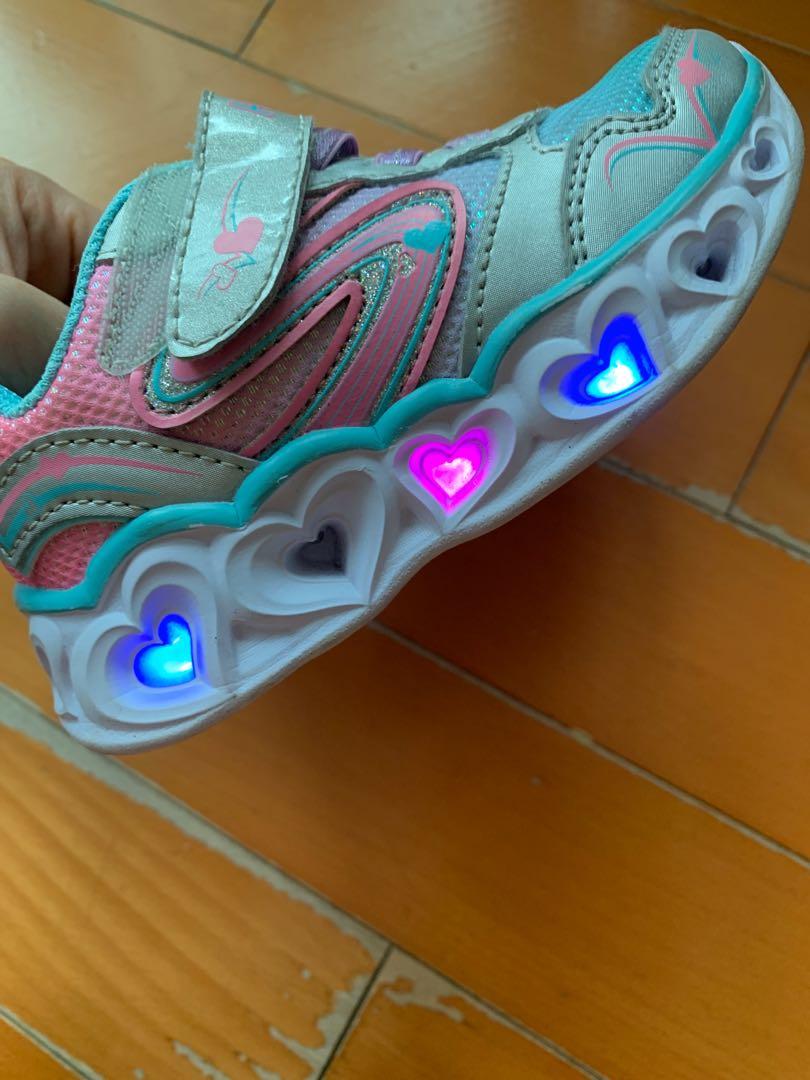 skechers aeon station 18