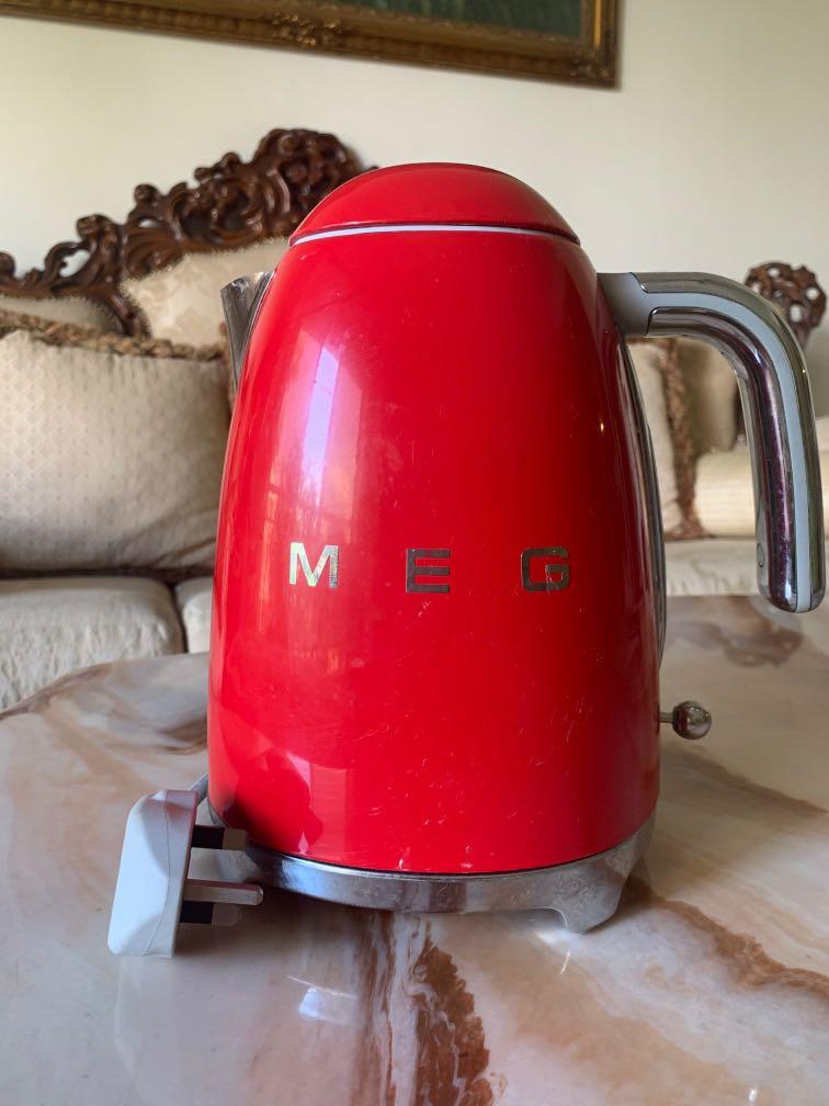 SMEG Retro-Style Red Electric Kettle - Catherine's Loft